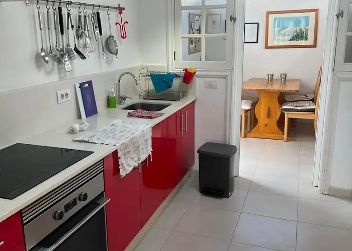 Side Apartment, 104 *