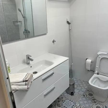 Side Apartment, 104 דירה
