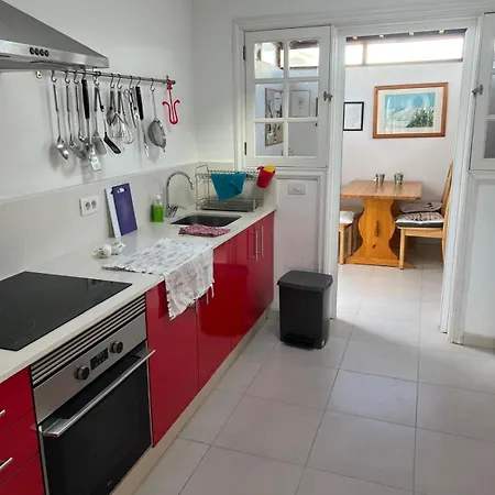 Side Apartment, 104 *